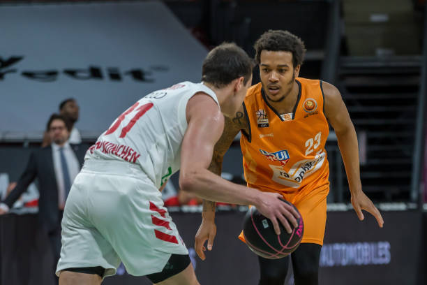 不仅积极参 不仅积极参